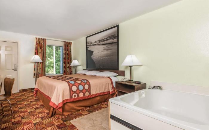 Super 8 By Wyndham Fayetteville