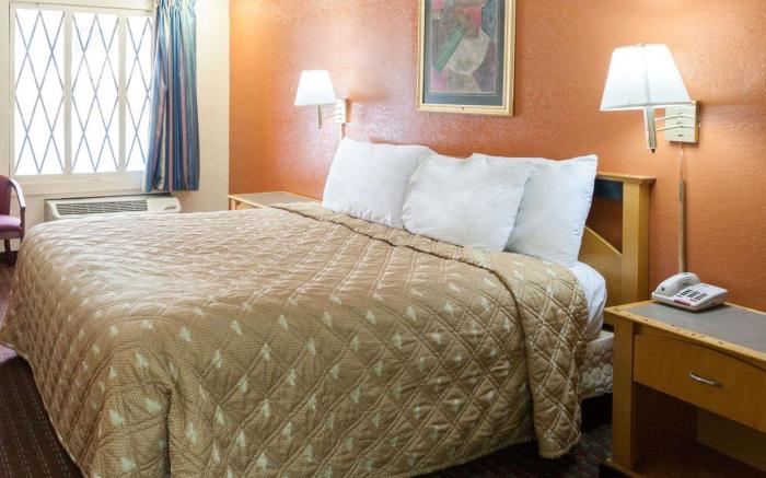 Knights Inn - Tucker, GA