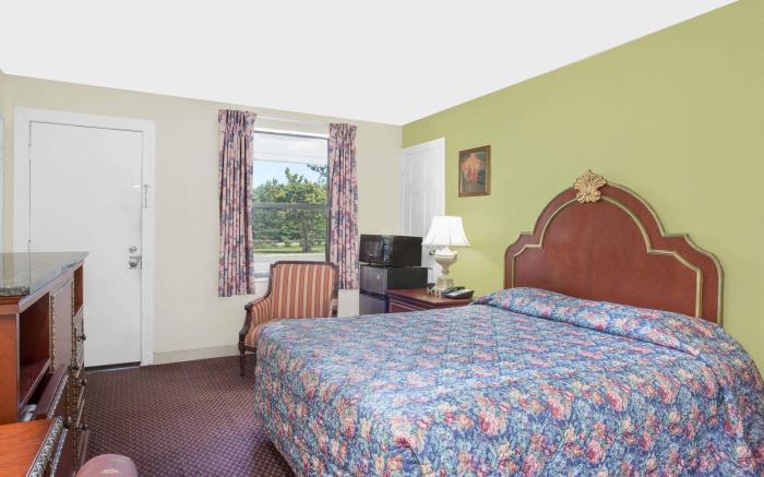 Knights Inn - Emporia, VA