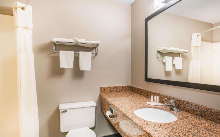 Days Inn & Suites by Wyndham Wausau