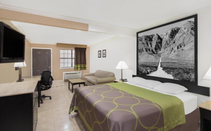 Super 8 By Wyndham Mcallen/Downtown