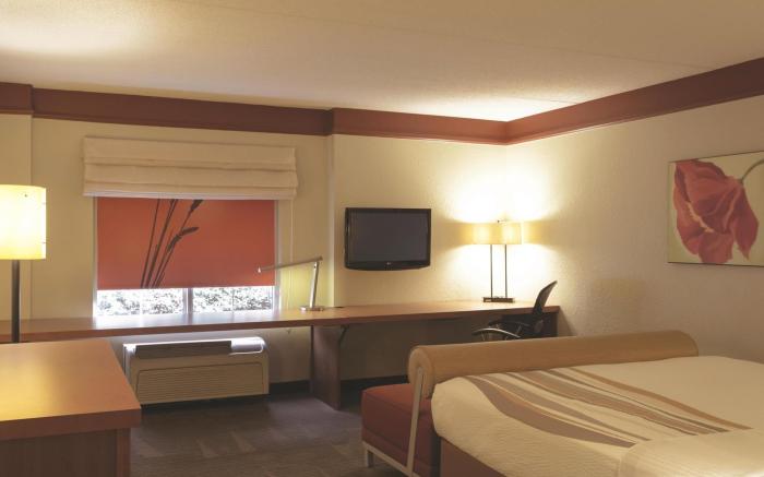 La Quinta Inn & Suites by Wyndham Atlanta Ballpark/Galleria