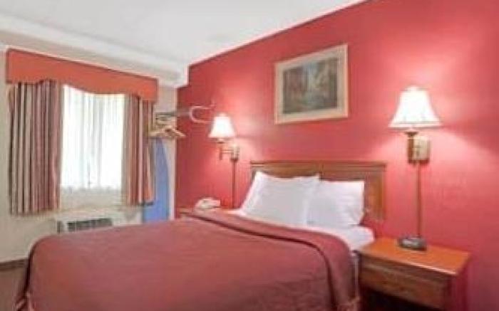 Travelodge by Wyndham Parsippany
