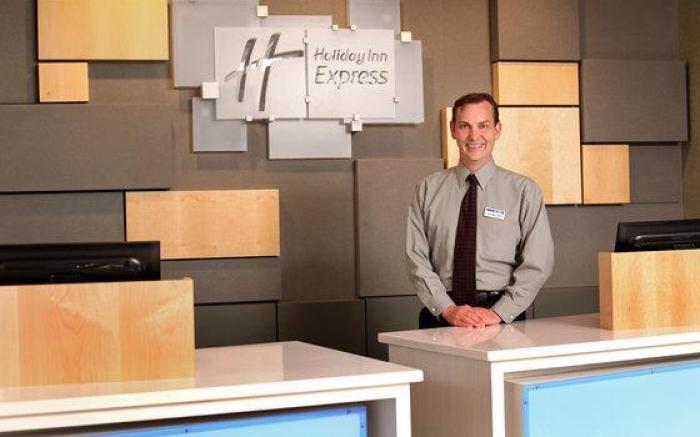 Holiday Inn Express & Suites Omaha South Ralston Arena By IHG