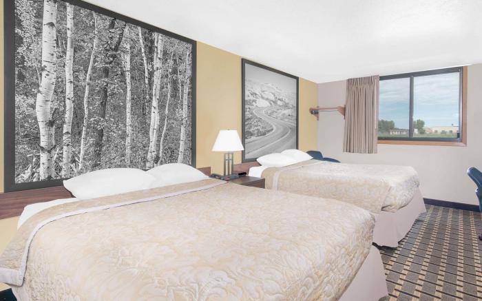 Super 8 By Wyndham Watertown