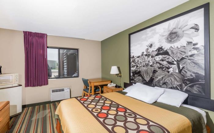 Super 8 By Wyndham Chanute