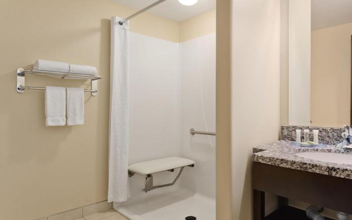 Super 8 By Wyndham Saskatoon Near Downtown