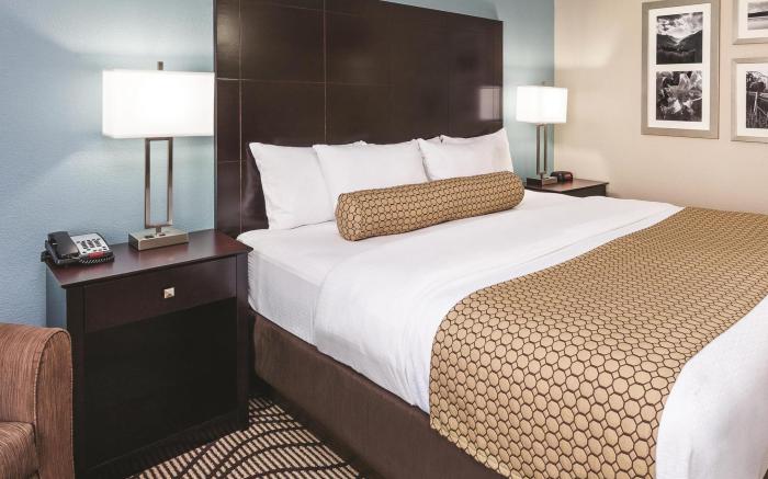La Quinta Inn & Suites by Wyndham Knoxville Airport