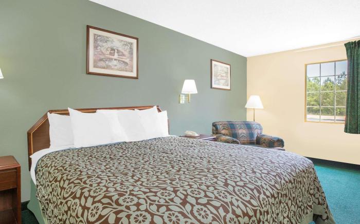 Days Inn by Wyndham Lincoln