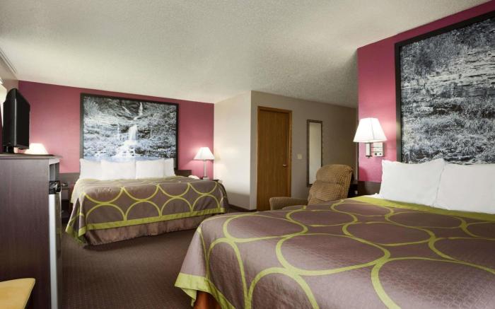 Super 8 By Wyndham Cameron