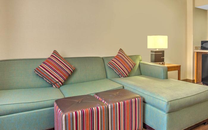 Slackline Moab, Outset Collection by Hilton