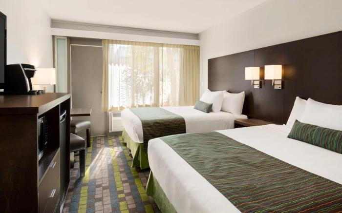 Days Inn by Wyndham Victoria Airport Sidney