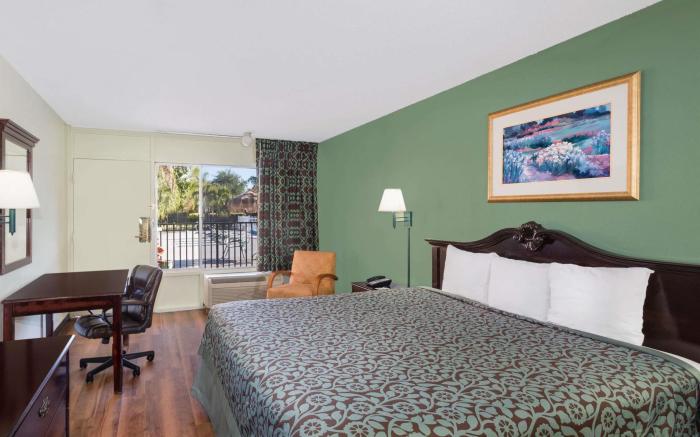 Travelodge by Wyndham Fort Myers North