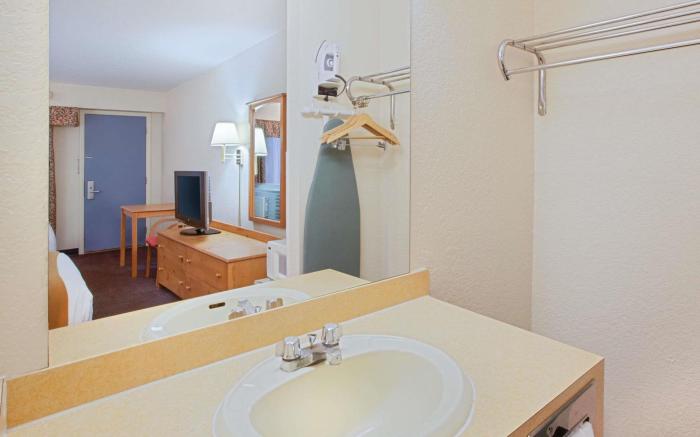 Days Inn by Wyndham Mackinaw City/Bridgeview Area