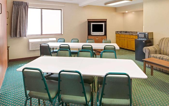 Super 8 By Wyndham Omaha Eppley Airport/Carter Lake