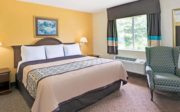 Days Inn & Suites by Wyndham Siler City