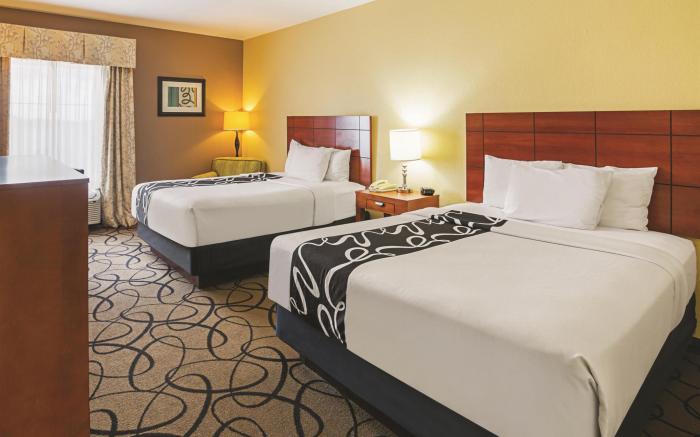 La Quinta Inn & Suites by Wyndham Ft. Worth - Forest Hill TX