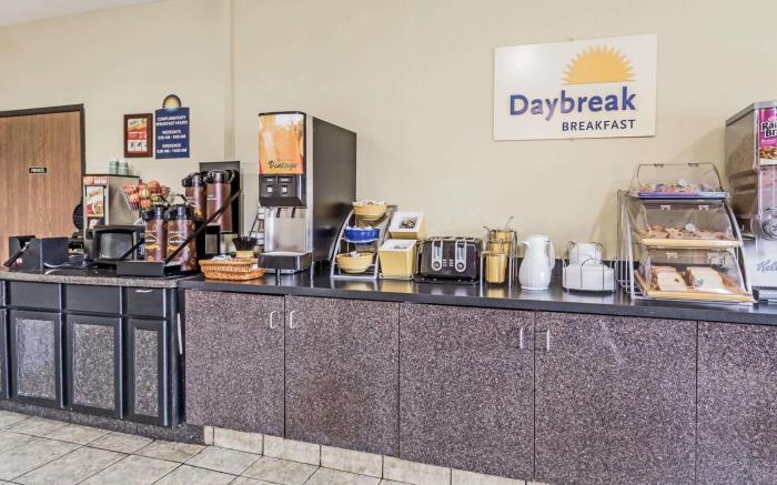 Days Inn & Suites by Wyndham Morris/I-80