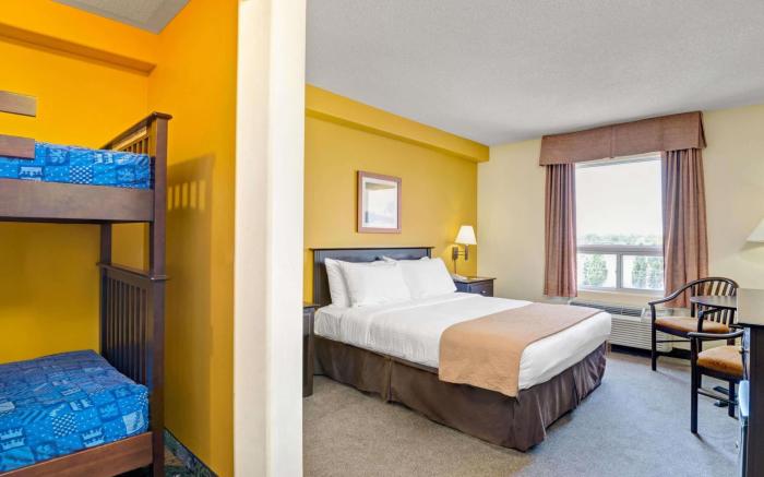 Super 8 by Wyndham Barrie South