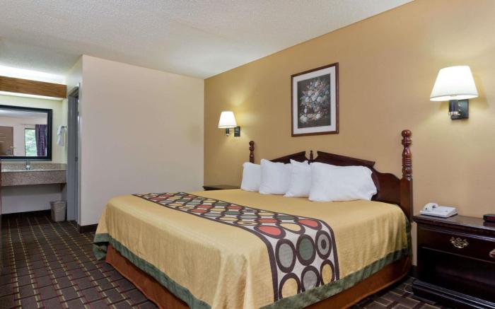 Super 8 By Wyndham Franklin Hwy 31