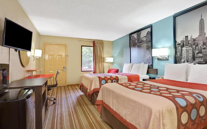 Super 8 By Wyndham Forest Park