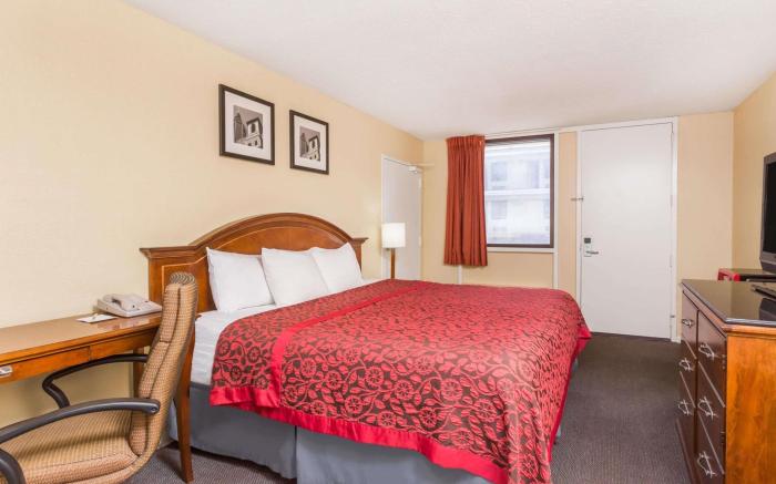Days Inn by Wyndham College Park Airport Best Road