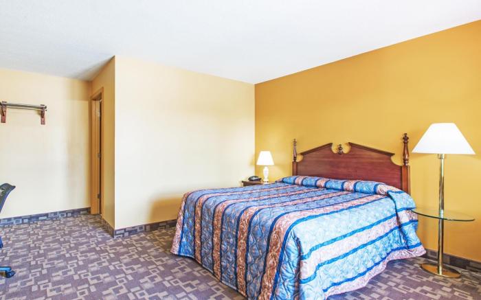 Knights Inn - Hadley MA