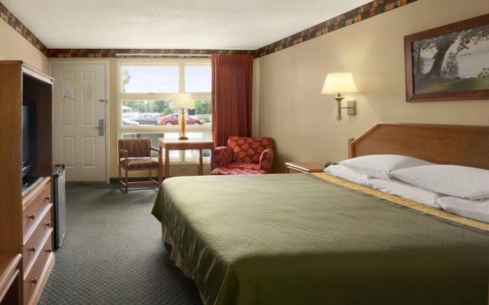 Super 8 By Wyndham Lake George/Downtown