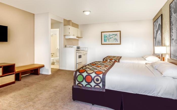 Super 8 By Wyndham Duncan