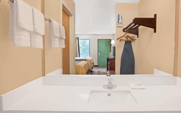 Super 8 By Wyndham Acworth/Atlanta Area