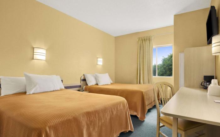 Howard Johnson by Wyndham Tifton GA I-75