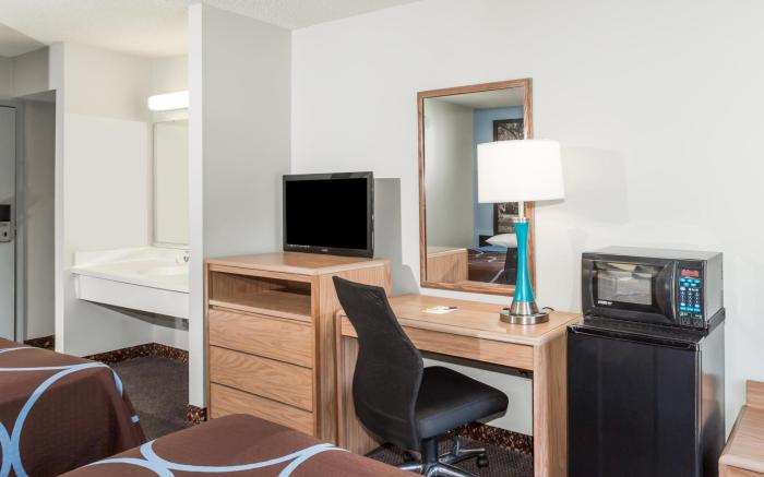 Super 8 By Wyndham Valdosta/Conf Center Area