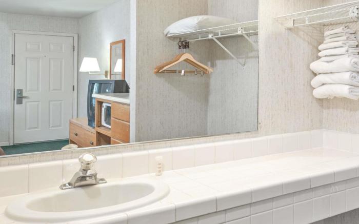Super 8 By Wyndham Auburn