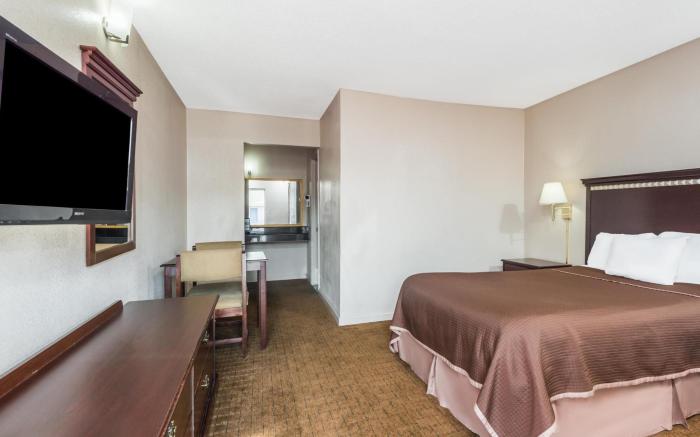 Howard Johnson by Wyndham Springfield