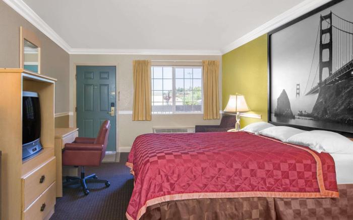 Super 8 By Wyndham Hayward Downtown