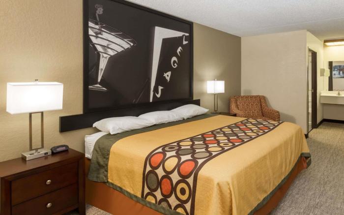 Super 8 By Wyndham Wichita North