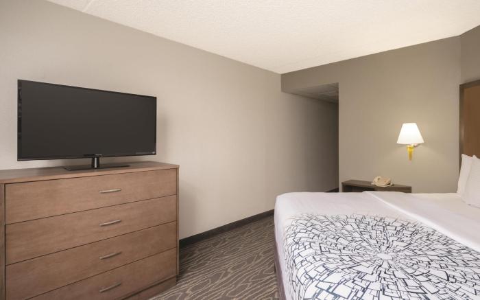 La Quinta Inn and Suites by Wyndham Secaucus Meadowlands