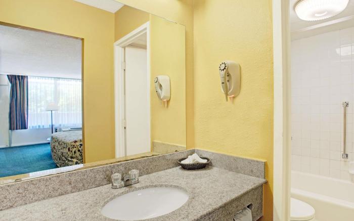 Days Inn by Wyndham Alexandria South