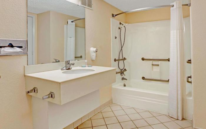 Travelodge by Wyndham North Richland Hills/Dallas/Ft Worth