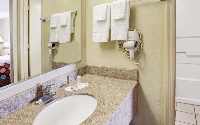 Super 8 By Wyndham Walterboro