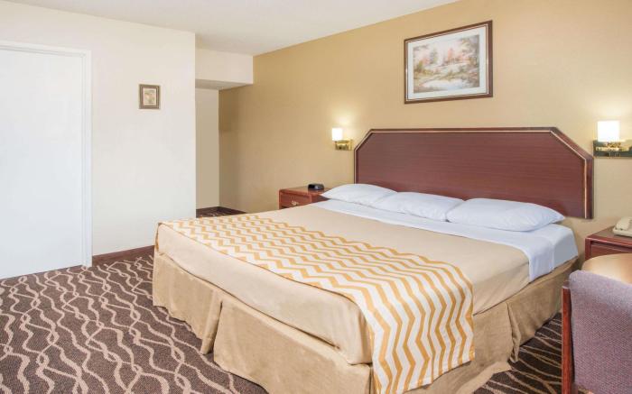 Travelodge by Wyndham Terre Haute