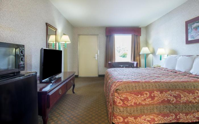 Days Inn by Wyndham Greenville