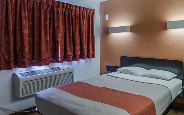Motel 6 Oshkosh, WI