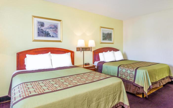 Super 8 By Wyndham Bakersfield/Central