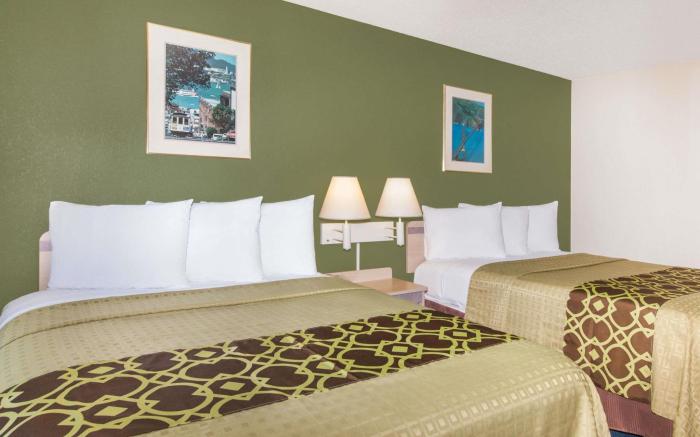 Travelodge by Wyndham Los Banos CA