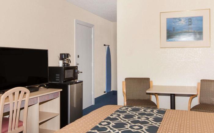 Travelodge by Wyndham Los Banos CA