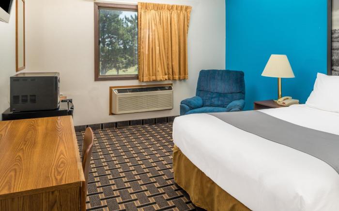 Super 8 By Wyndham Lincoln West