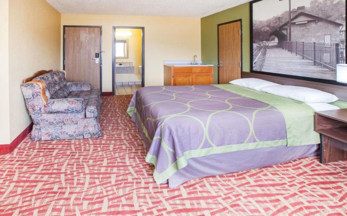 Super 8 By Wyndham Van Buren/Ft. Smith Area