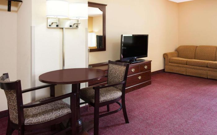 Boarders Inn & Suites by Cobblestone Hotels 