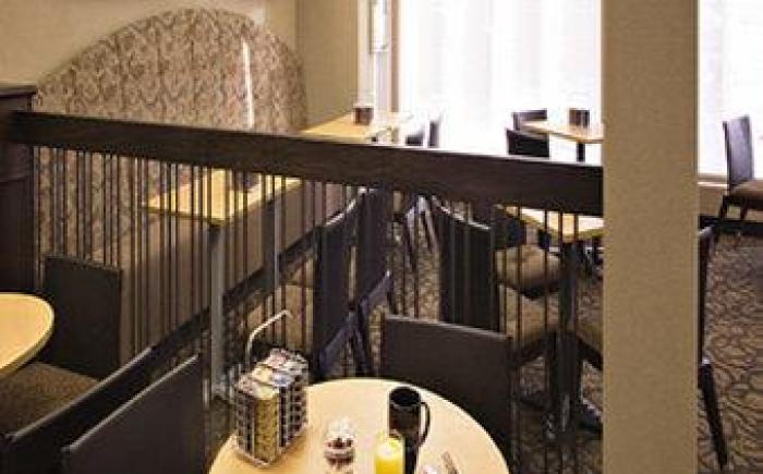 Acclaim Hotel Calgary Airport
